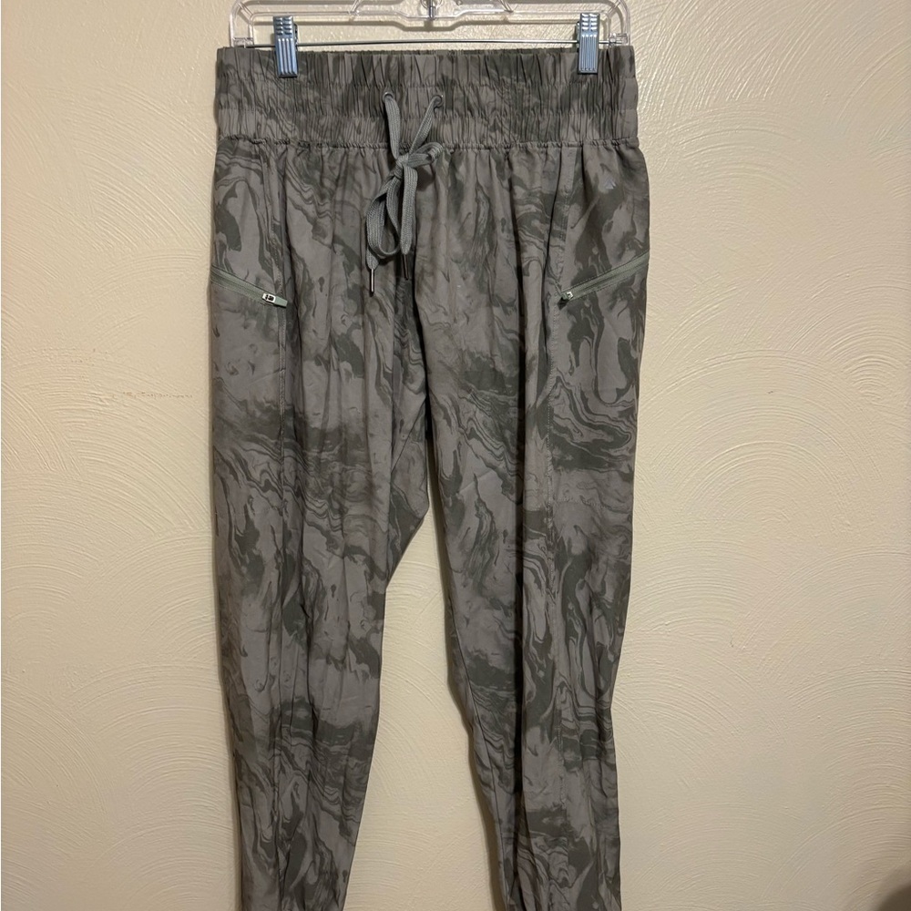 Cali Sport Gray Marble Print Joggers Size M Zip Pocket Athleisure Pants - Picture 2 of 9